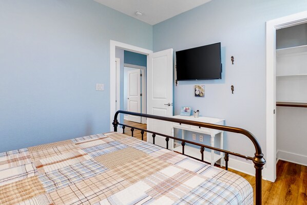 3 bedrooms, desk, free WiFi, bed sheets
