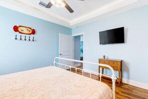 3 bedrooms, desk, free WiFi, bed sheets