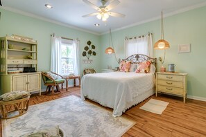 3 chambres, bureau, fer et planche à repasser, accès au Wi-Fi (inclus)