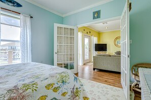 3 bedrooms, desk, free WiFi, bed sheets