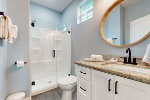 Douche, serviettes fournies