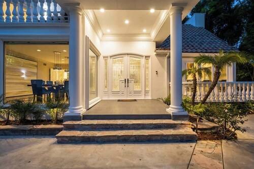 Private 5 bed/6bath Encino Estate w/ Pool