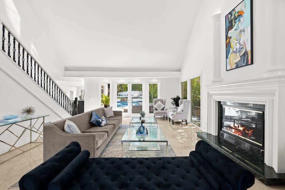 TV, fireplace, offices