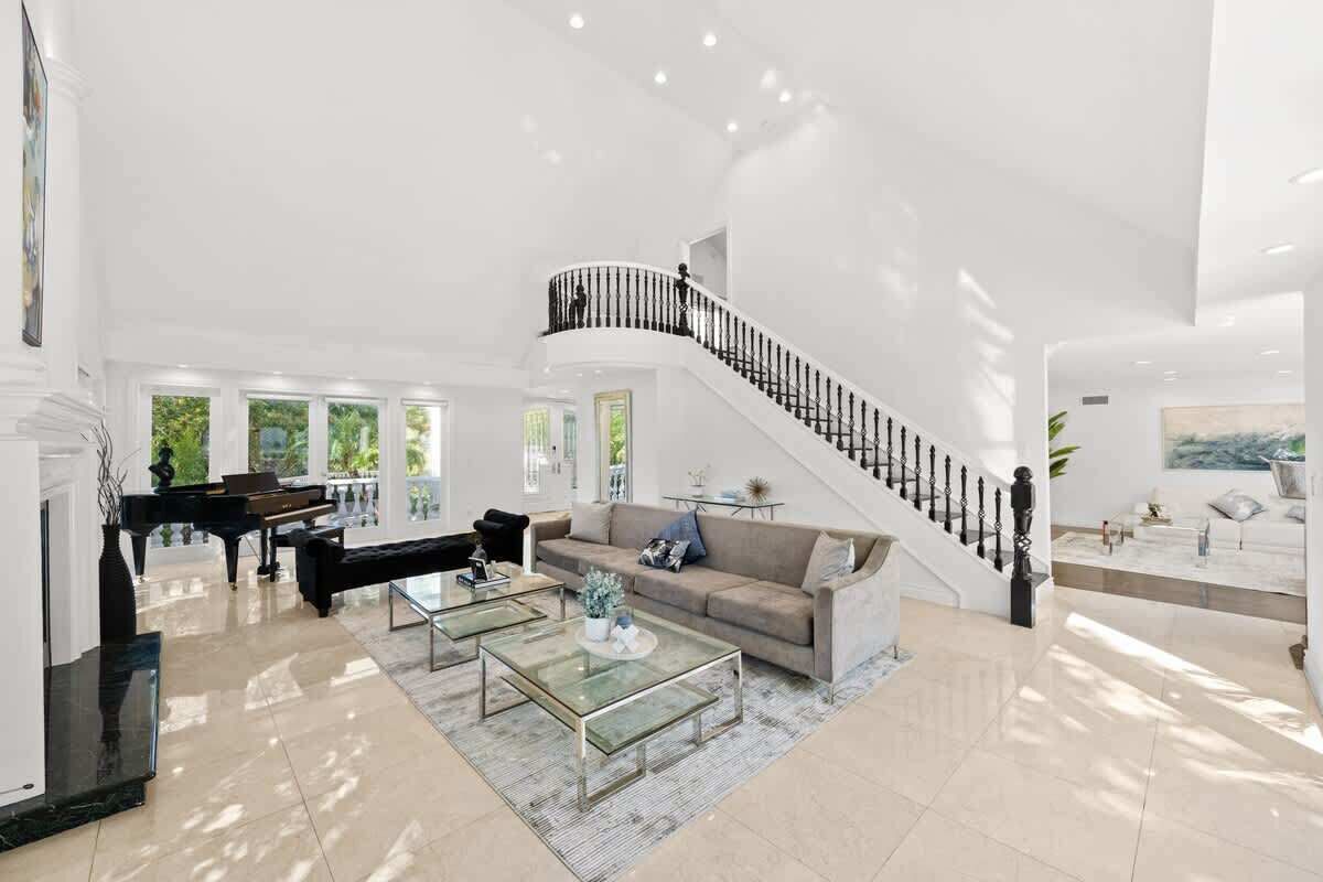 电视、壁炉、办公室