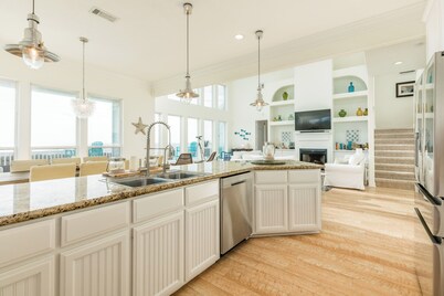 Luxury | Beachfront | Large Deck | Group Ready