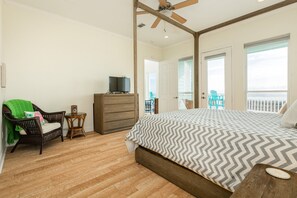 4 عدّة غرف نوم ومكتب وواي فاي مجانًا وملاءات أسرّة