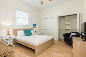 4 bedrooms, desk, free WiFi, bed sheets