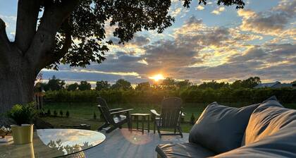 Retreat by the Vineyard |Panoramic Sauna |Hot Tub |EV Charger