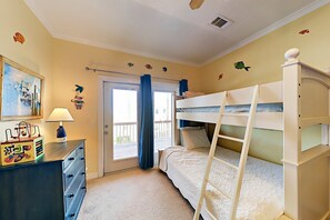 4 bedrooms, desk, free WiFi, bed sheets