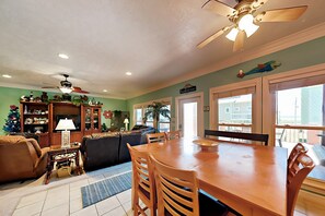 Dining - Ocean View 4BR Free Cancellation up to 14 Days l Cozy & Spacious (Crystal Beach)