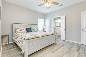 4 bedrooms, desk, free WiFi, bed sheets