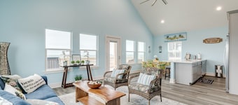 Prime | Beachfront | Large Deck | Pet-Friendly