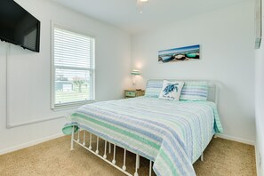 2 bedrooms, desk, free WiFi, bed sheets