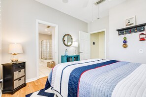 4 bedrooms, desk, iron/ironing board, free WiFi