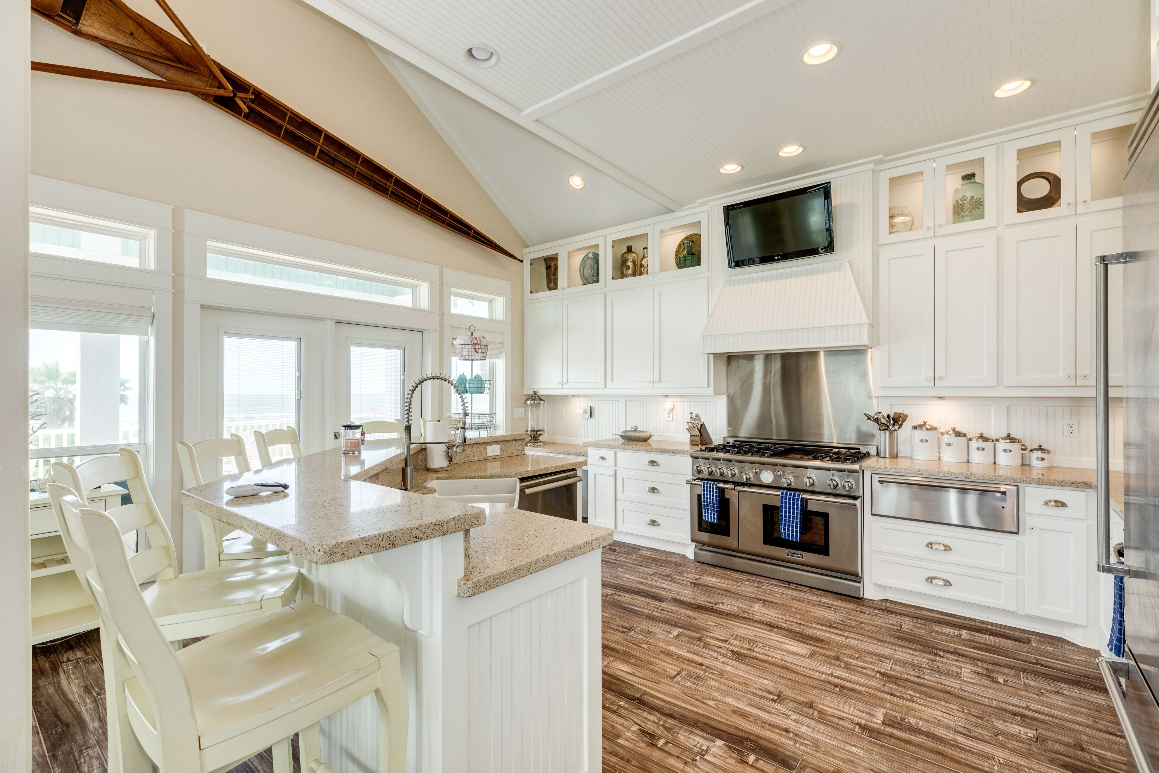 ثلاجة، ميكروويف، فرن، موقد طهي مسطح