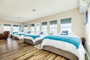 1 室のベッドルーム、デスク、アイロン / アイロン台、WiFi (無料)