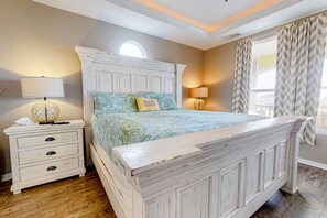 3 bedrooms, desk, iron/ironing board, free WiFi