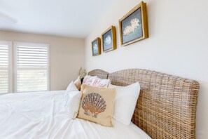 3 室のベッドルーム、デスク、WiFi (無料)、ベッドシーツ