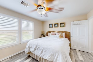 3 bedrooms, desk, free WiFi, bed sheets