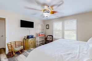 3 bedrooms, desk, free WiFi, bed sheets