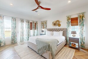 4 bedrooms, desk, iron/ironing board, free WiFi
