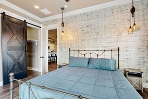 3 室の�ベッドルーム、デスク、WiFi (無料)、ベッドシーツ