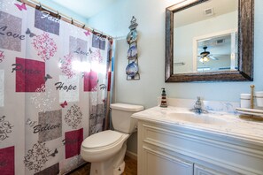 Suihku, hiustenkuivaaja, pyyhkeet