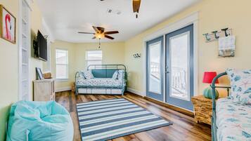 3 bedrooms, desk, iron/ironing board, free WiFi