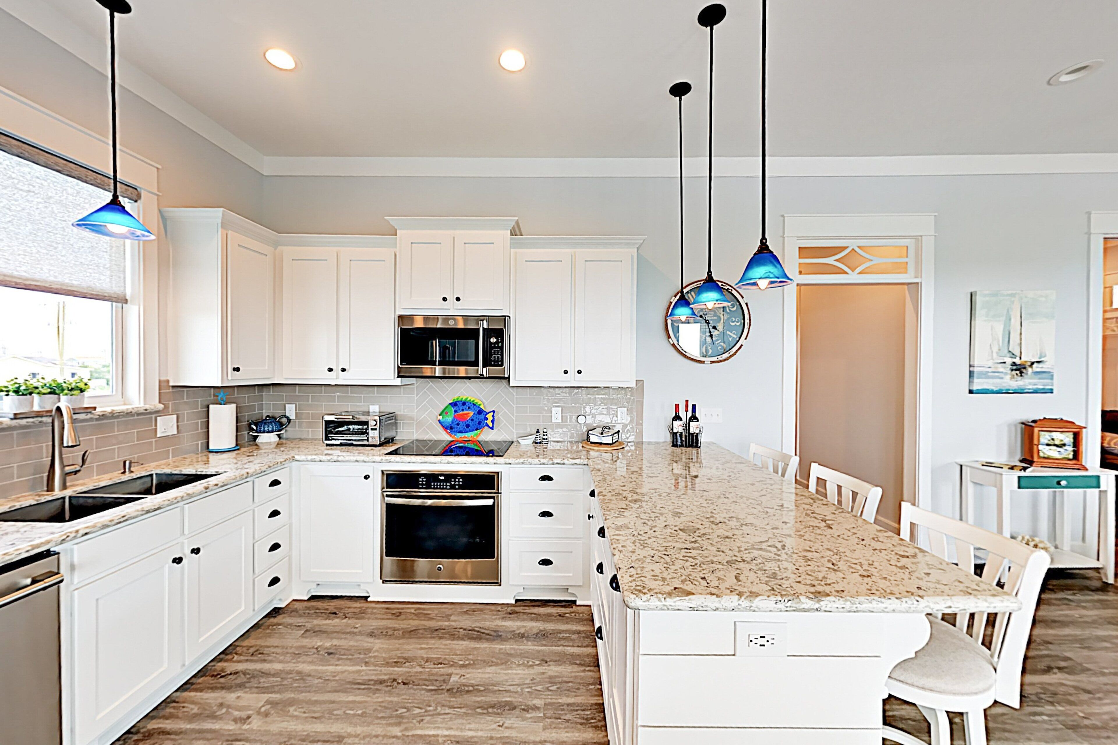 ثلاجة، ميكروويف، فرن، موقد طهي مسطح