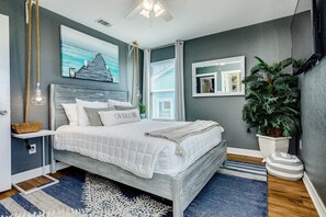 3 bedrooms, desk, iron/ironing board, free WiFi - Oasis | Beachfront | Volleyball Court | Sleeps 12 (Freeport)