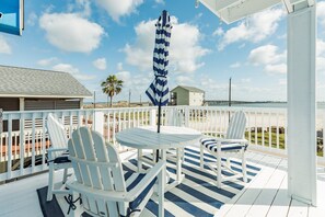 Outdoor dining - Oasis | Beachfront | Volleyball Court | Sleeps 12 (Freeport)