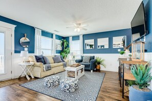 TV - Oasis | Beachfront | Volleyball Court | Sleeps 12 (Freeport)