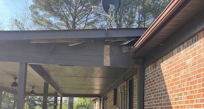 3-bedroom Edwards Cozy House with AC. 8 minutes away from University Tn-Martin