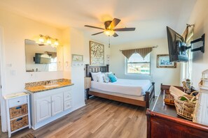 2 bedrooms, desk, iron/ironing board, free WiFi - Retreat | Gulf Views | Large Deck | Family Fun (Surfside Beach)