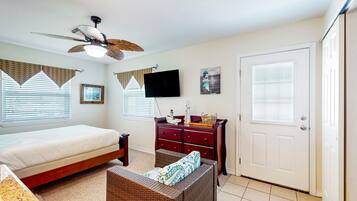 2 bedrooms, desk, iron/ironing board, free WiFi