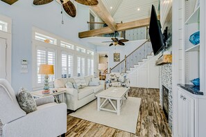 TV, fireplace, DVD player - Hot Tub 3BR Free Cancellation up to 14 Days l Ocean View l Cozy Interior (Crystal Beach)