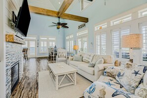 TV, fireplace, DVD player - Hot Tub 3BR Free Cancellation up to 14 Days l Ocean View l Cozy Interior (Crystal Beach)