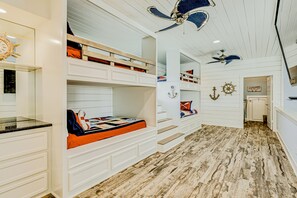 4 chambres, bureau, fer et planche à repasser, Wi-Fi gratuit