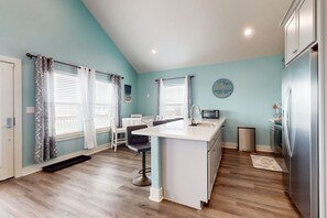 Fridge, microwave, oven, stovetop - Ocean View 3BR Free Cancellation up to 14 Days l Spacious l Cozy Home (Crystal Beach)