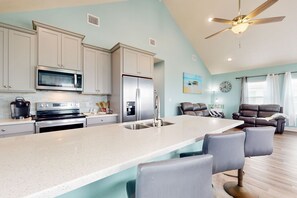 Fridge, microwave, oven, stovetop - Ocean View 3BR Free Cancellation up to 14 Days l Spacious l Cozy Home (Crystal Beach)
