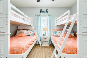3 bedrooms, desk, free WiFi, bed sheets