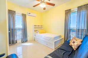 3 bedrooms, desk, iron/ironing board, free WiFi