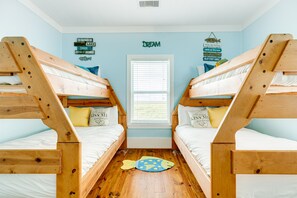 3 bedrooms, desk, free WiFi, bed sheets