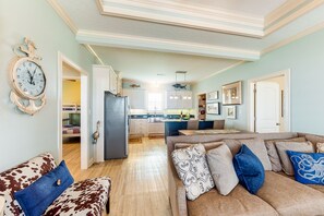 TV - Ultimate | Steps to the Beach | Outdoor Kitchen (Crystal Beach)
