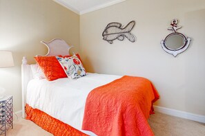 3 bedrooms, desk, free WiFi, bed sheets
