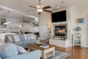 TV, DVD player - Beachfront 3BR Free Cancellation up to 14 Days (Gilchrist)