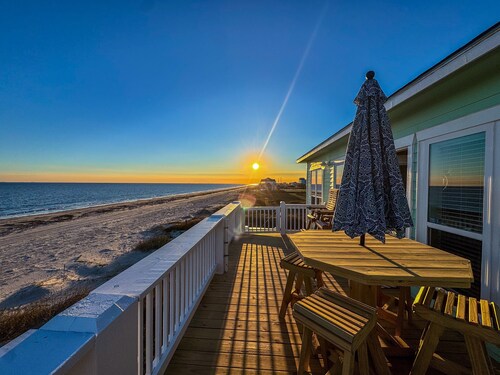 Breathtaking Beachfront 3BR Cargo Lift, Fire pit l Pet-Friendly