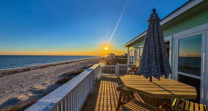 Breathtaking Beachfront 3BR Cargo Lift, Fire pit l Pet-Friendly