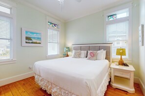 3 bedrooms, desk, free WiFi, bed sheets