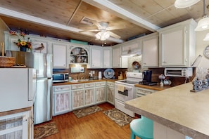 Fridge, microwave, oven, coffee/tea maker